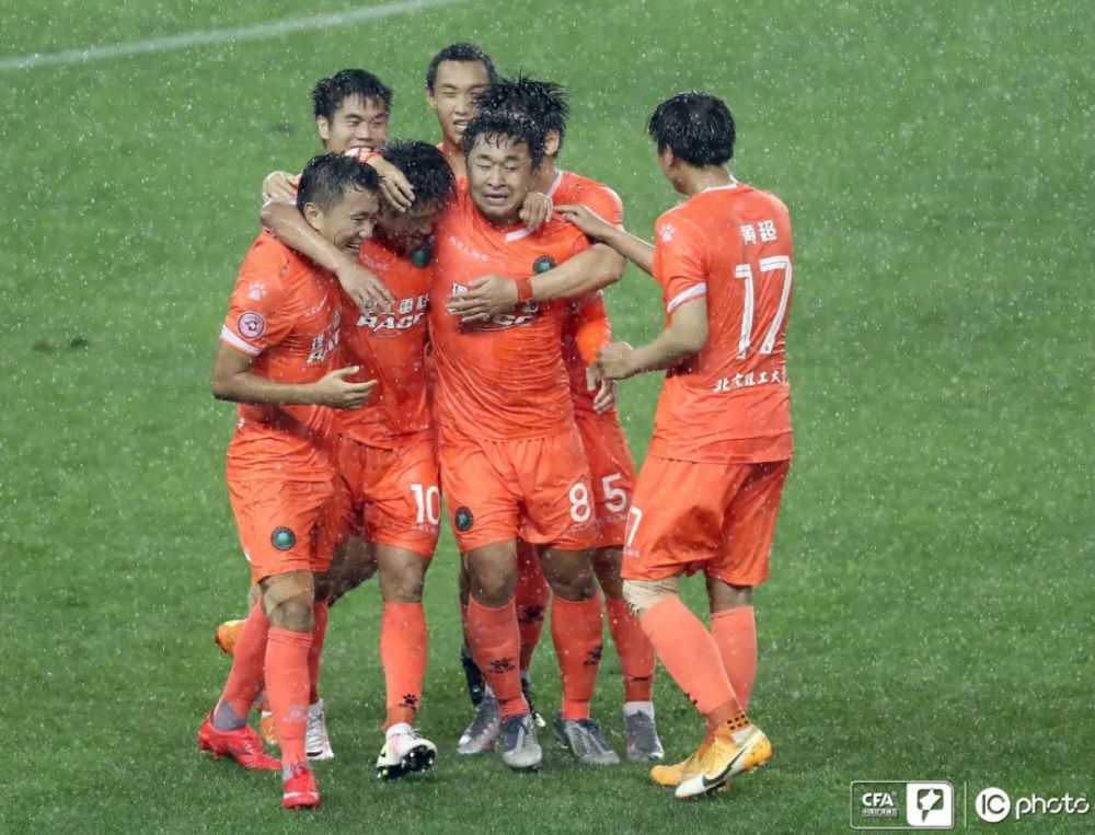  穆西亚拉梅开二度登顶射手榜首  