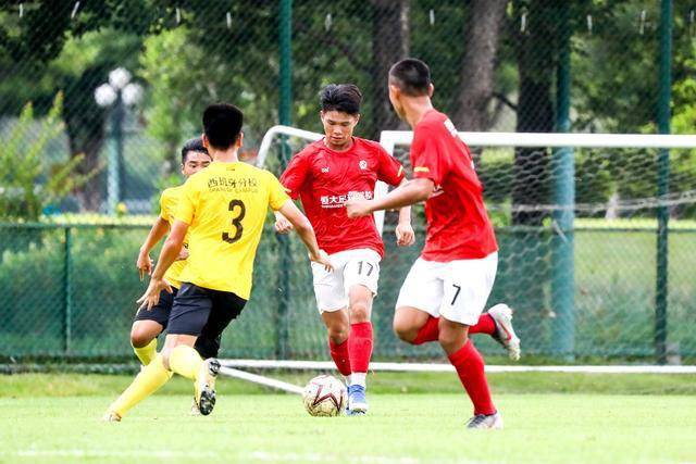  沙尔克青训双星包揽月度奖项  